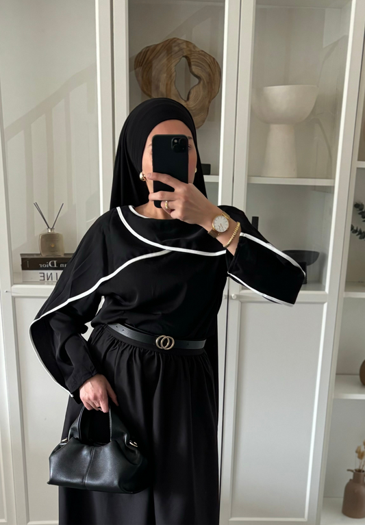 Blouse noire détail blanc